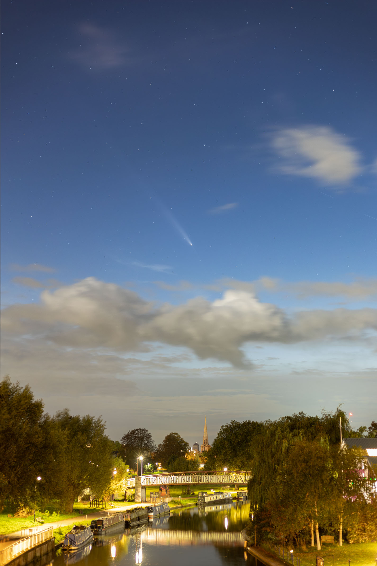 Comet C/2023 A3 flies over the UL and river Cam